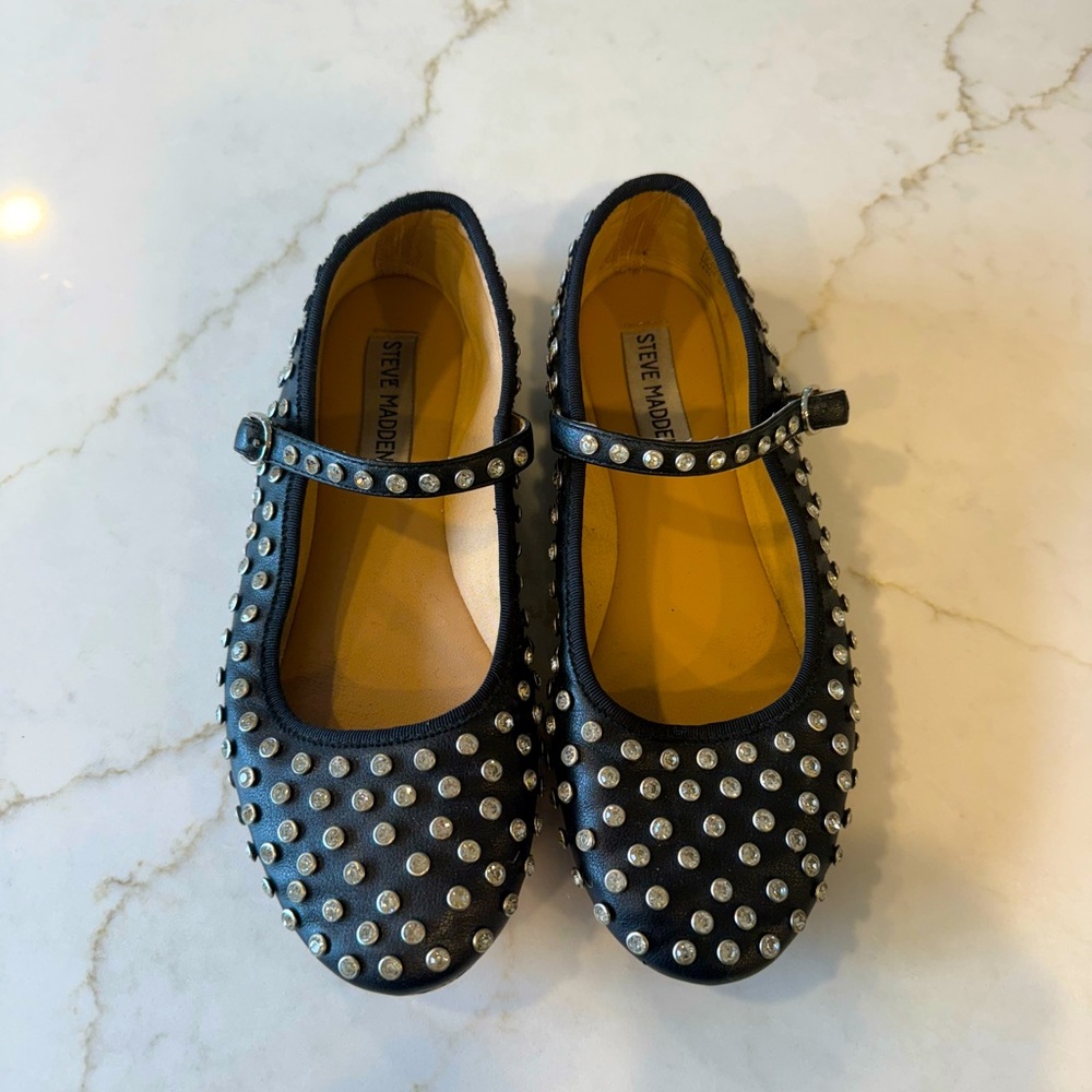 STEVE MADDEN RHINESTONE BALLET FLAT
Size 6
